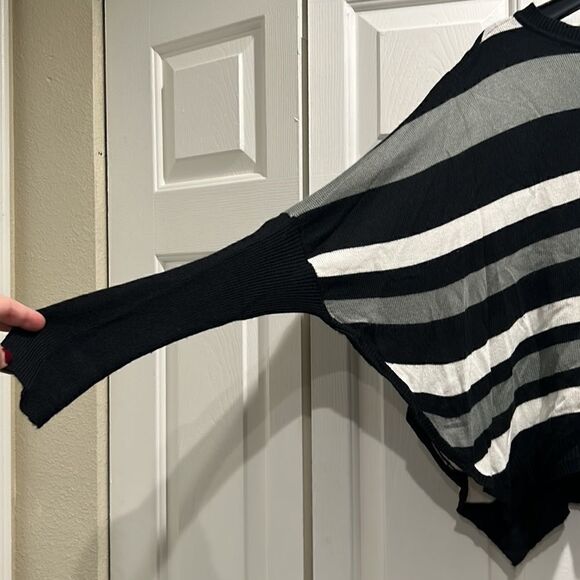 RD Style Striped Sweater, Size Medium - Picture 3 of 9